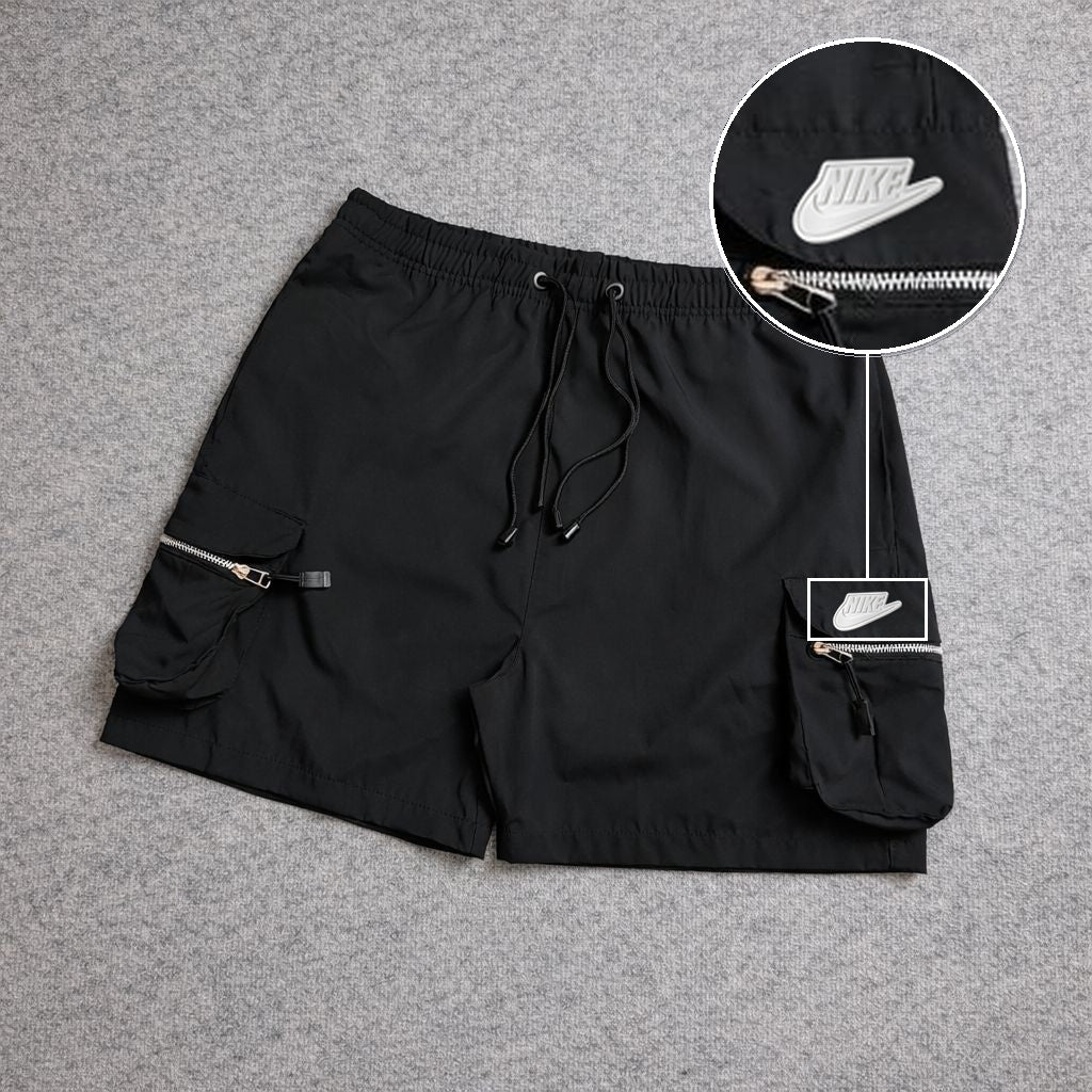 SHORT CARGO BOLSO MOCHILA COM ZÍPER PRETO com patch Nike Branco