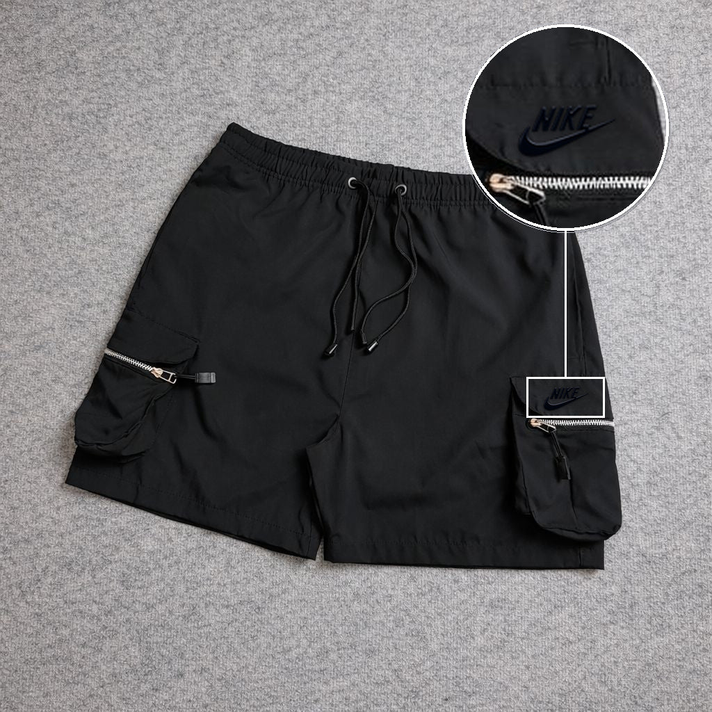 SHORT CARGO BOLSO MOCHILA COM ZÍPER PRETO com patch Nike Escrita Sp Preto