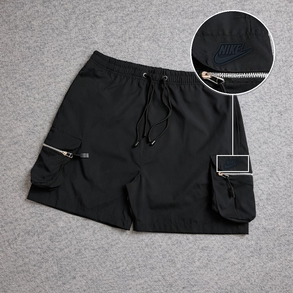 SHORT CARGO BOLSO MOCHILA COM ZÍPER PRETO com patch Nike Preto