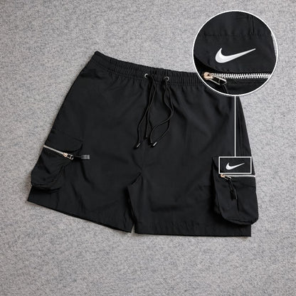 SHORT CARGO BOLSO MOCHILA COM ZÍPER PRETO com patch Nike Swoosh Branco