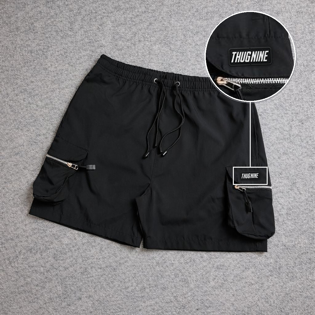SHORT CARGO BOLSO MOCHILA COM ZÍPER PRETO com patch Thug Nine Retangular