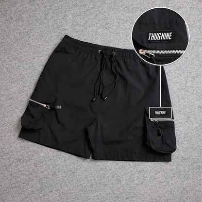 SHORT CARGO BOLSO MOCHILA COM ZÍPER PRETO com patch Thug Nine Retangular