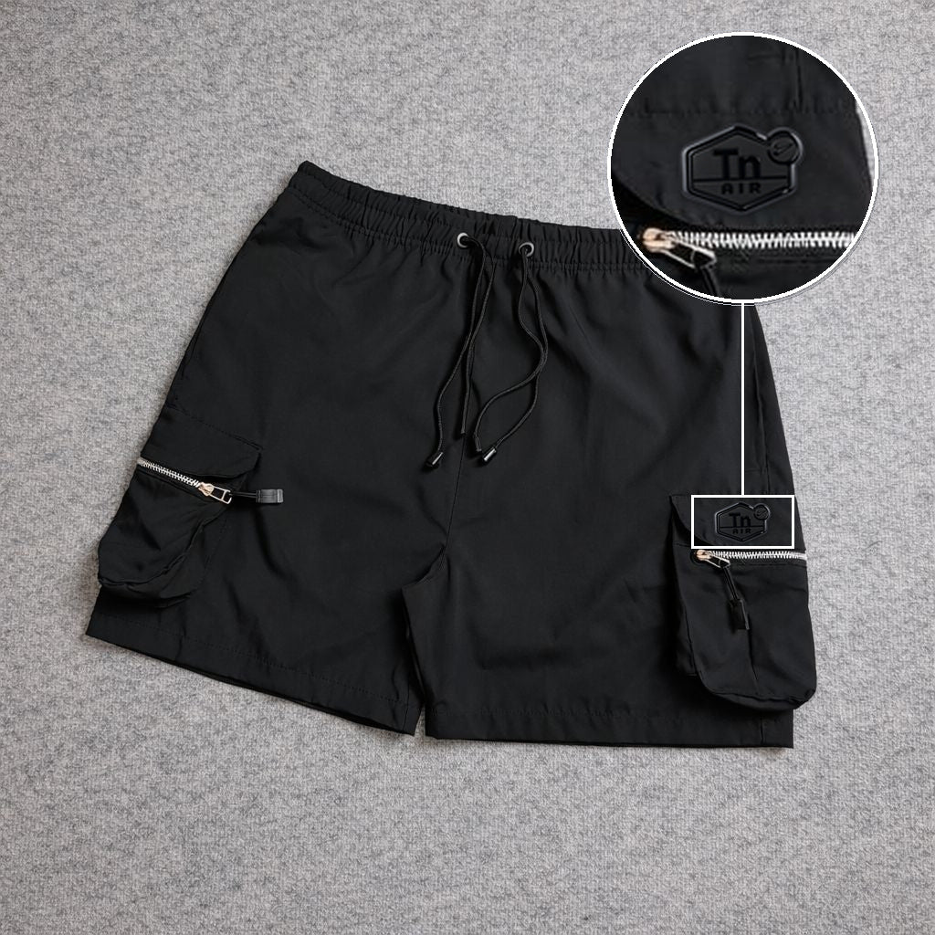 SHORT CARGO BOLSO MOCHILA COM ZÍPER PRETO com patch Tn Resinado Preto
