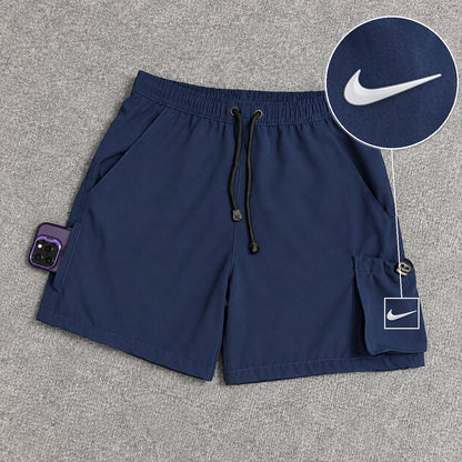Short Cargo Elastano Tech Azul Marinho com patch Nike Swoosh Branco