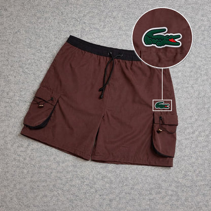 SHORT CARGO FOLLER COM REGULADOR MARROM com patch Lacoste Sp