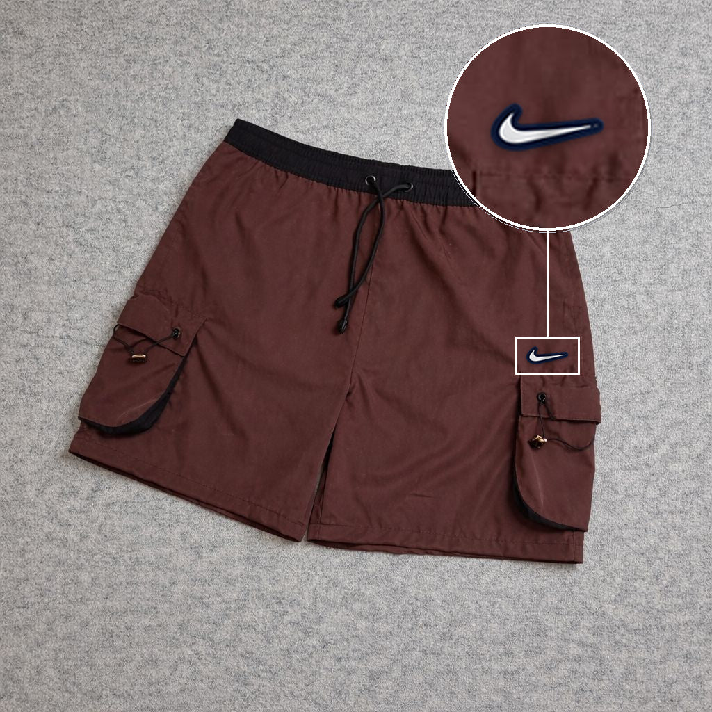 SHORT CARGO FOLLER COM REGULADOR MARROM com patch Nike Resinado B P