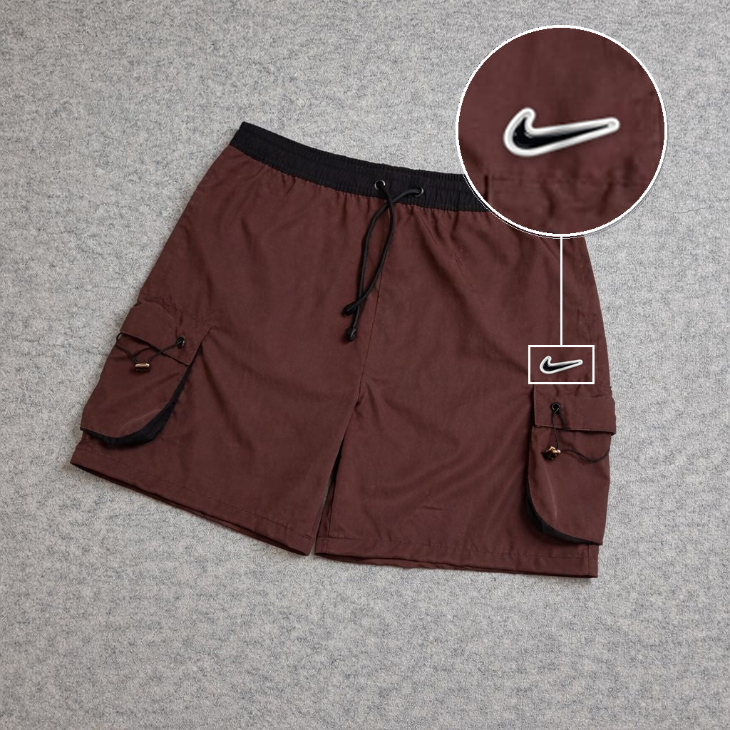 SHORT CARGO FOLLER COM REGULADOR MARROM com patch Nike Rs P B