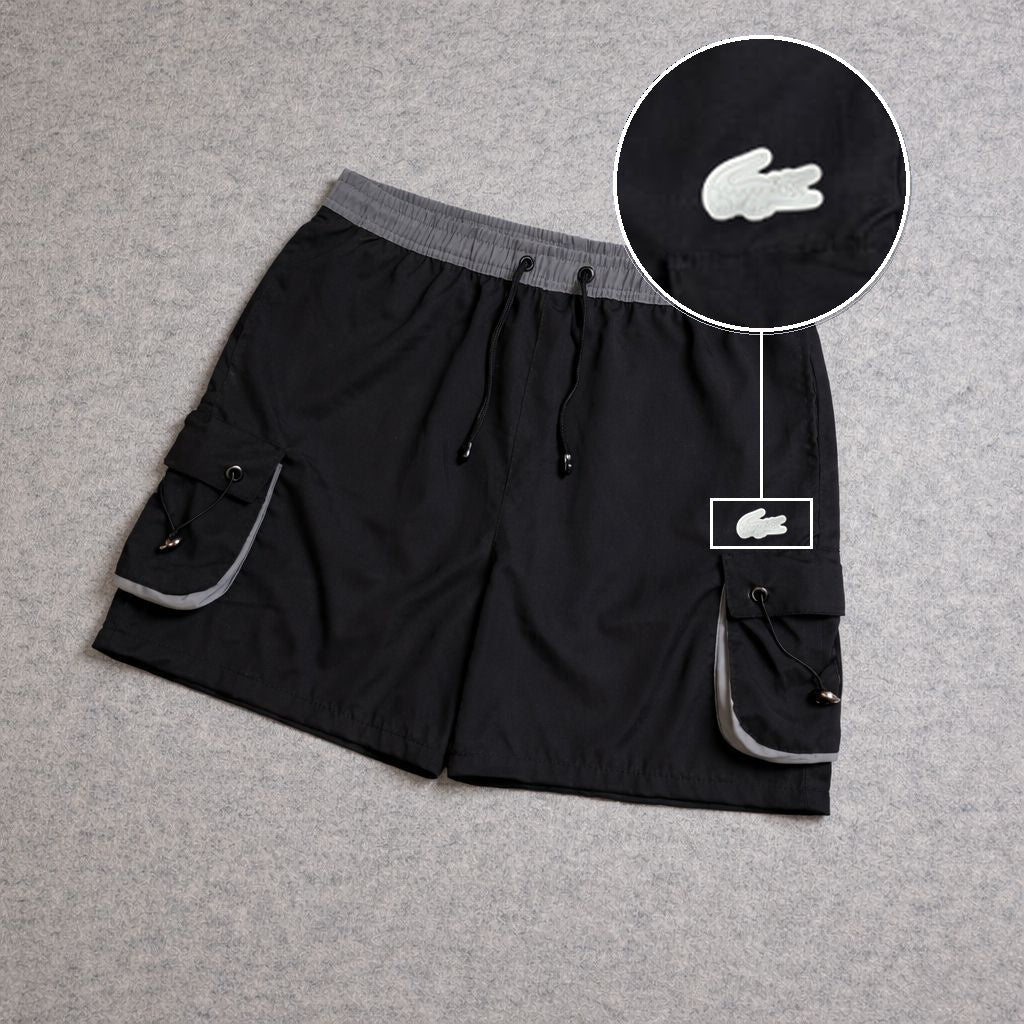 SHORT CARGO FOLLER COM REGULADOR PRETO com patch Lacoste Sp Branco