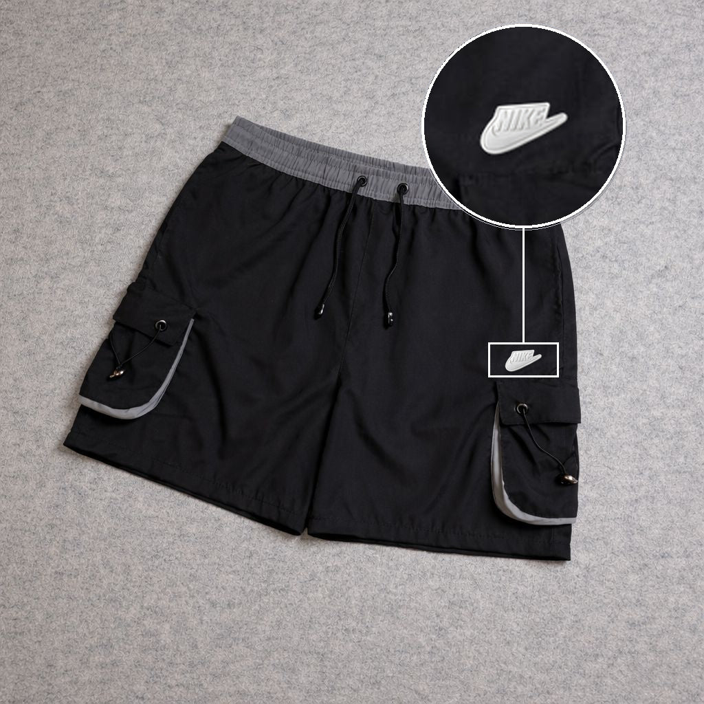 SHORT CARGO FOLLER COM REGULADOR PRETO com patch Nike Branco