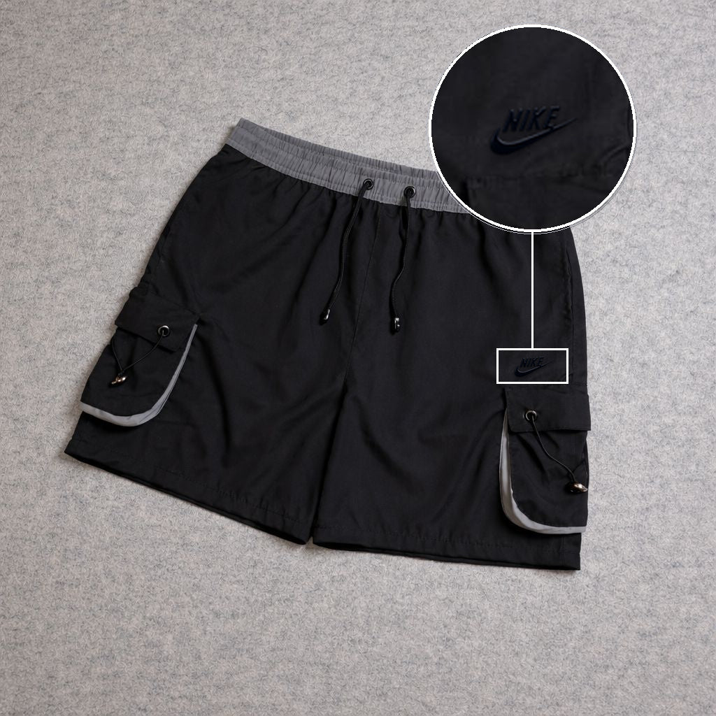SHORT CARGO FOLLER COM REGULADOR PRETO com patch Nike Escrita Sp Preto
