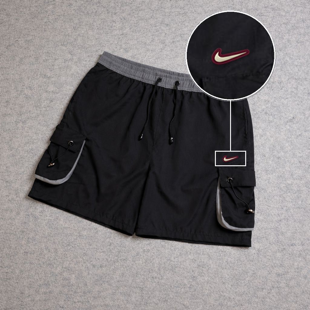 SHORT CARGO FOLLER COM REGULADOR PRETO com patch Nike Resinado Marrom
