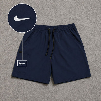 Short Cargo Street com Bolso Funcional Azul Escuro com patch Nike Swoosh Branco