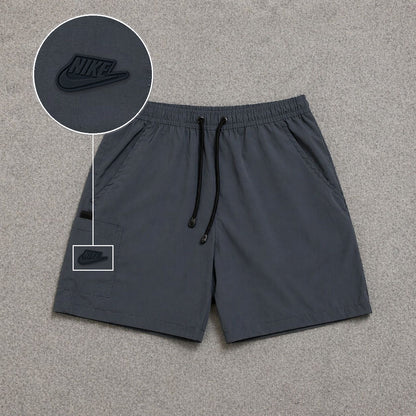 Short Cargo Street com Bolso Funcional Cinza com patch Nike Preto