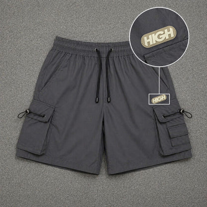 Short Cargo Streetwear Dual Pocket Cinza Chumbo com patch High Resina Oval Bege