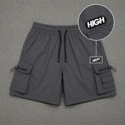 Short Cargo Streetwear Dual Pocket Cinza Chumbo com patch High Resina Oval Preta