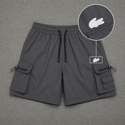 Short Cargo Streetwear Dual Pocket Cinza Chumbo com patch Lacoste Sp Branco