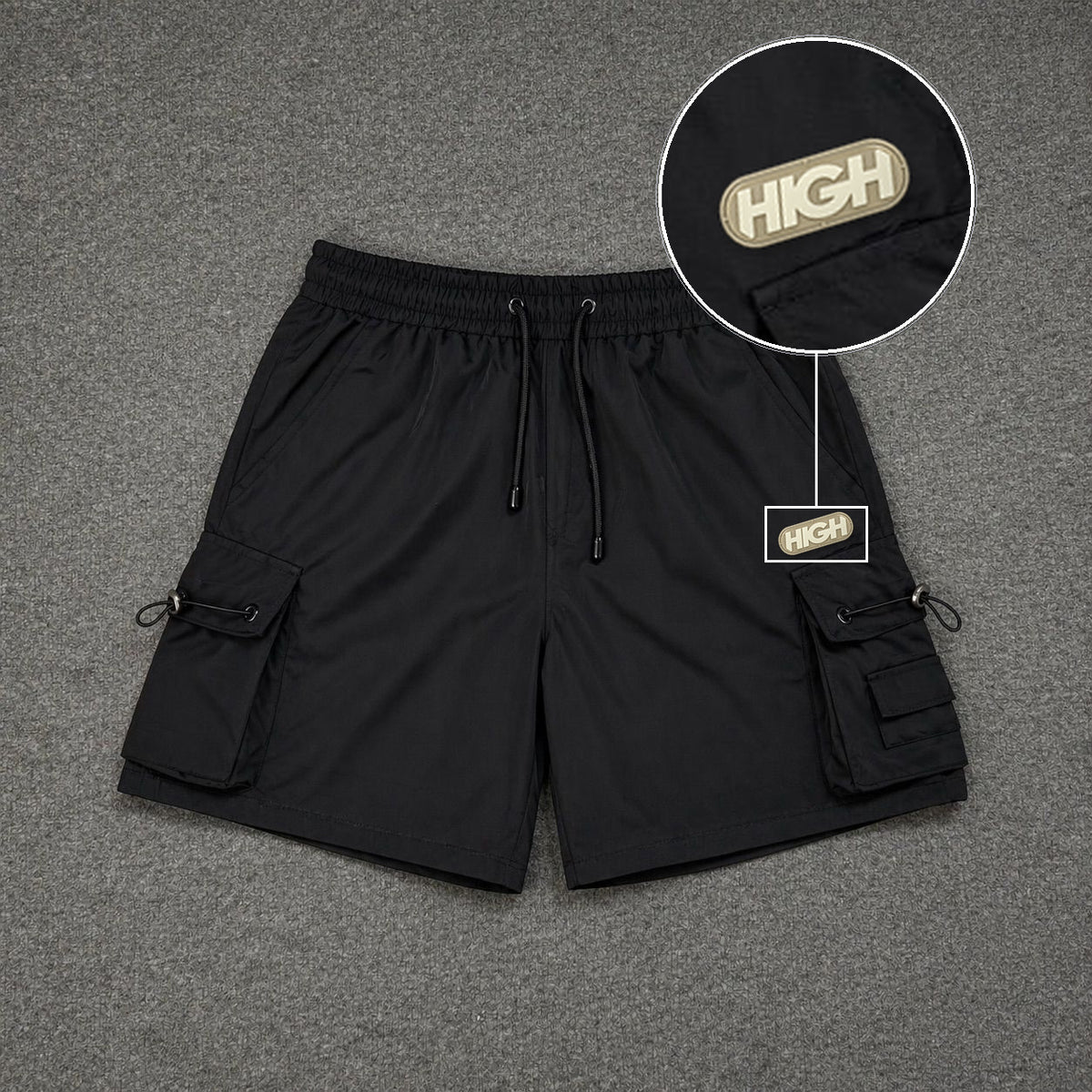 Short Cargo Streetwear Dual Pocket Preto com patch High Resina Oval Bege