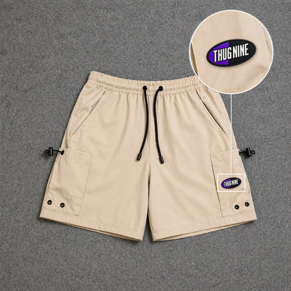 Short Cargo Streetwear Urban com Bolsos Laterais Bege com patch Thug Nine Oval Preto Com Roxo