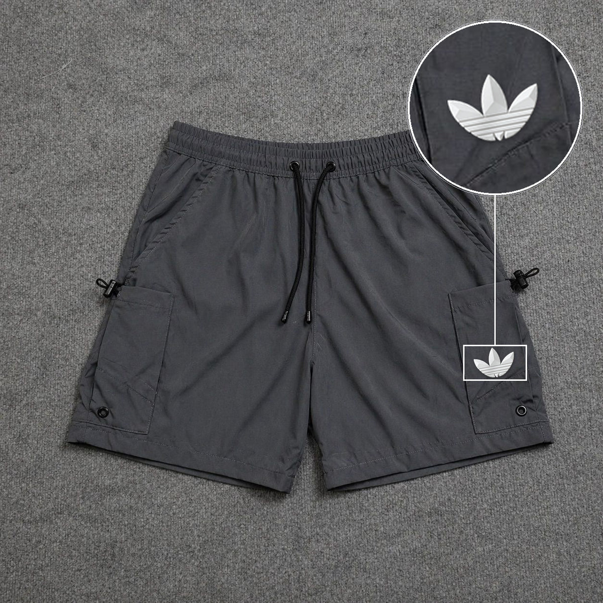 Short Cargo Streetwear Urban com Bolsos Laterais Cinza com patch Adidas Branco