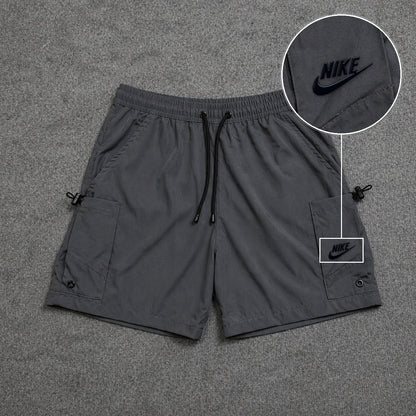 Short Cargo Streetwear Urban com Bolsos Laterais Cinza com patch Nike Escrita Sp Preto