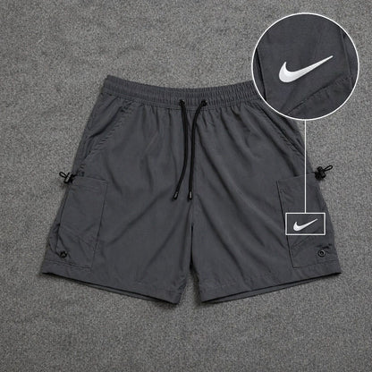 Short Cargo Streetwear Urban com Bolsos Laterais Cinza com patch Nike Swoosh Branco