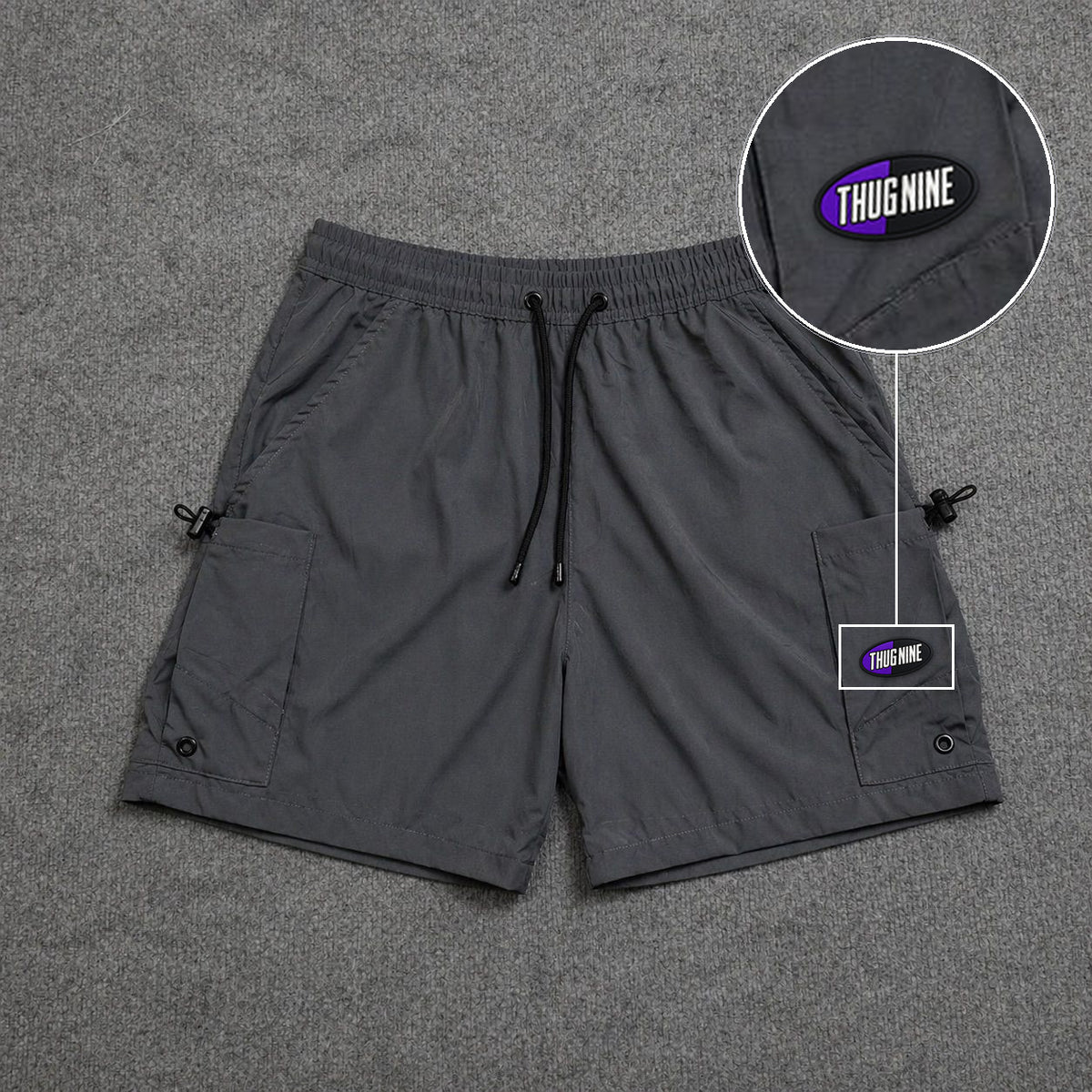 Short Cargo Streetwear Urban com Bolsos Laterais Cinza com patch Thug Nine Oval Preto Com Roxo