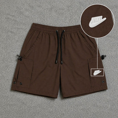 Short Cargo Streetwear Urban com Bolsos Laterais Marrom com patch Nike Branco
