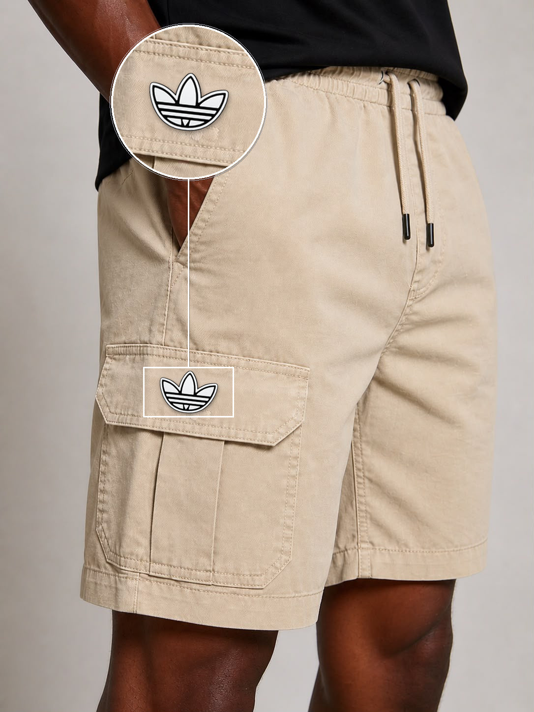 SHORT SARJA CARGO AREIA com patch Adidas P B