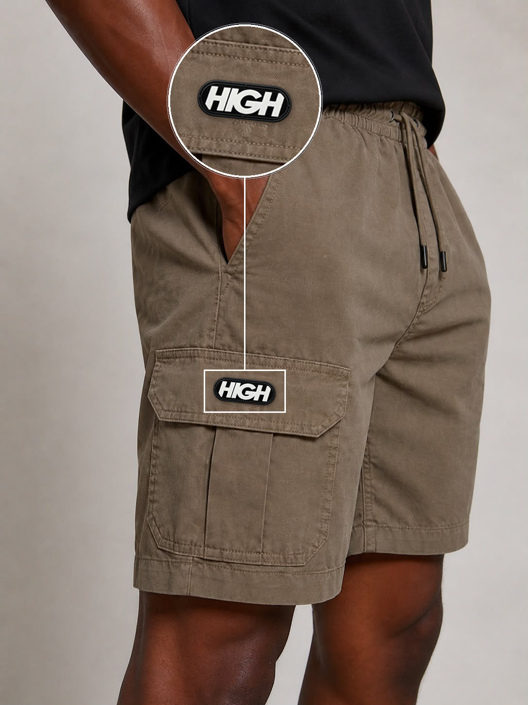 SHORT SARJA CARGO CAQUI com patch High Resina Oval Preta