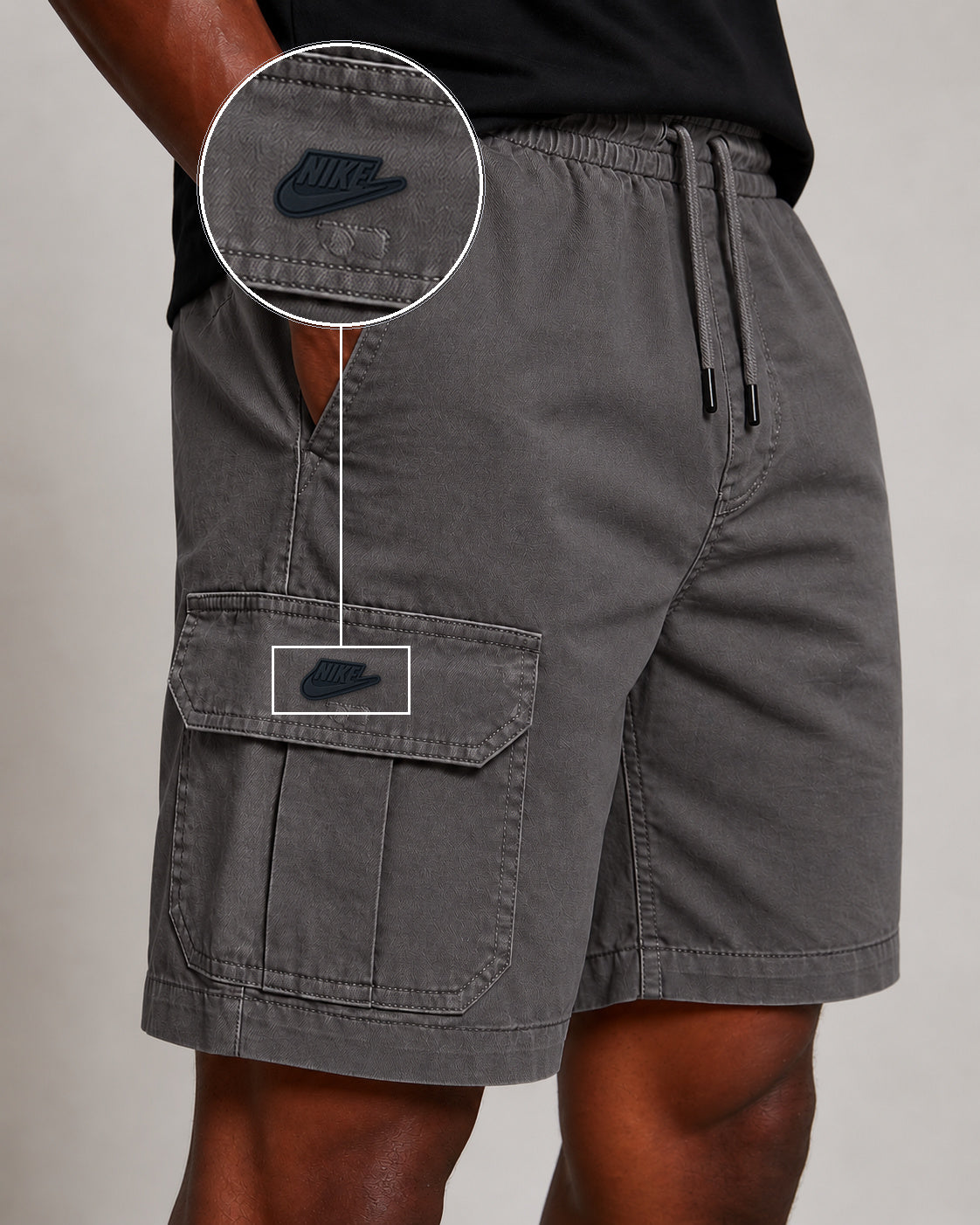 SHORT SARJA CARGO CINZA CHUMBO com patch Nike Preto