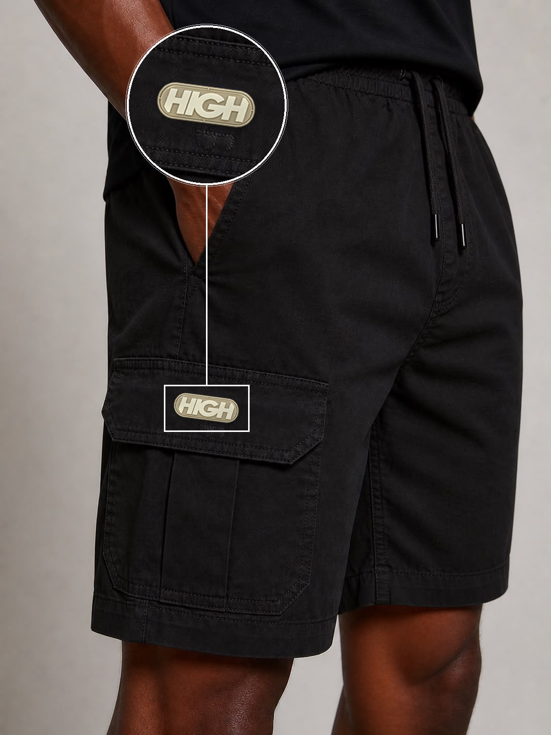 SHORT SARJA CARGO PRETA com patch High Resina Oval Bege