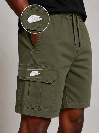 SHORT SARJA CARGO VERDE MILITAR com patch Nike Branco