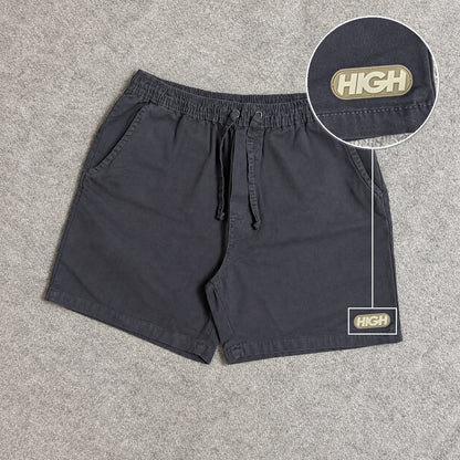 SHORT SARJA MAURICINHO CINZA CHUMBO com patch High Resina Oval Bege