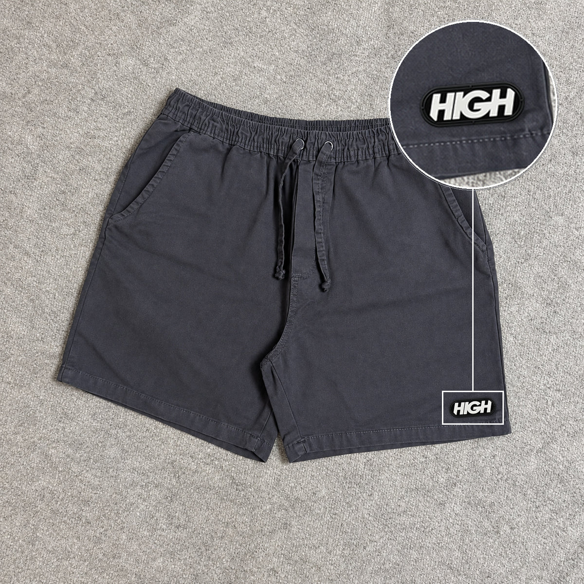 SHORT SARJA MAURICINHO CINZA CHUMBO com patch High Resina Oval Preta